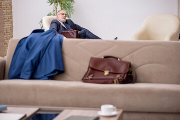 Old businessman employee waiting for business meeting