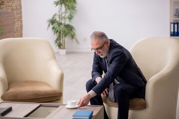 Old businessman employee waiting for business meeting