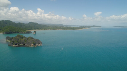 Obraz premium Aerial view of Groups islands with sand beach and turquoise water in blue lagoon among coral reefs, Caramoan Islands, Philippines.