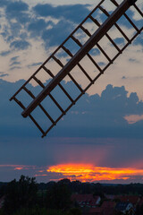 Teufelsmühle Windmühle Warnstedt Thale im Sonnenuntergang