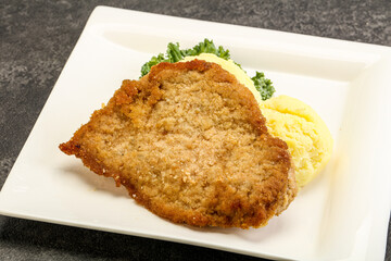 Crispy chicken schnitzel with mashed potato