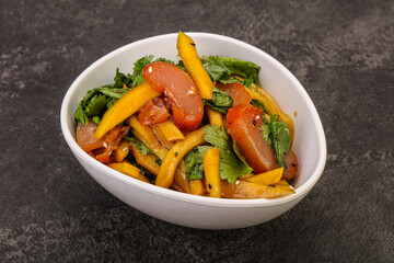 Salad with mango and chicken
