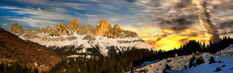 Dolomiten- Panorama of the Rosengarten in Winter at sunset, Italy - Dolomiten, Rosengartenpanorama...