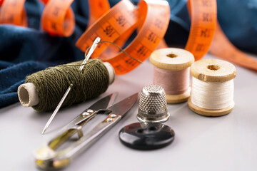 Threads, needles and sewing items. - obrazy, fototapety, plakaty