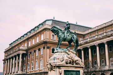 Fototapeta na wymiar Equestrian statue near the Royal Palace in Budapest