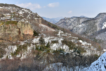 Fototapeta na wymiar Snowy landscape of Seonunsan Mountain in Gochang, Korea