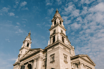 Fototapeta na wymiar Budapest St. Stephen's Basilica against the background of blue sky and white clouds