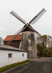 Fototapeta na wymiar Alte Windmühle im Münsterland 