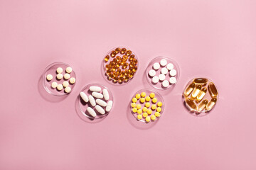 Fototapeta na wymiar Vitamin pills and capsules