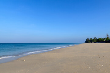 Fototapeta na wymiar Phra Ae Beach (Long Beach) in Koh Lanta, Krabi, Thailand. (selective focus)