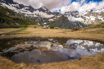 Fototapeta na wymiar Lac du Lauzon, hautes Alpes