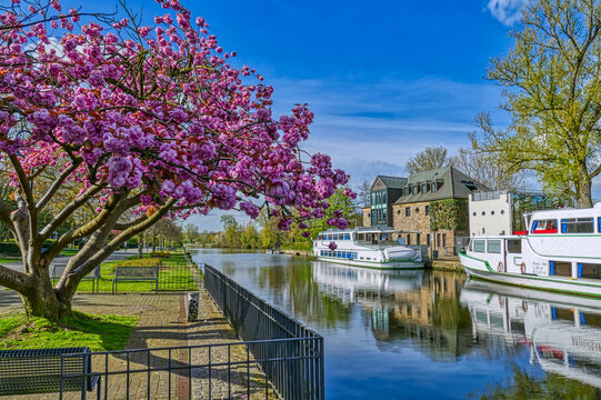 Promenade und Wasserbahnhof an der Ruhr in M&uuml;lheim Ruhr