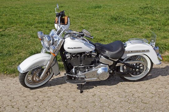 Harley-Davidson Softail Deluxe In Weiß