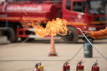 Liquefied gas test, flammability and fire extinguishing