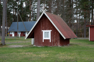 Obraz premium A-frame house or building, triangle shape house. Steeply-angled sides begin near the foundation line and meet at the top in the shape of the letter A.