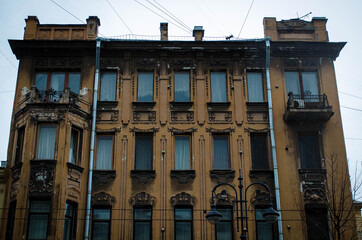 old house, photo in the afternoon