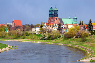 Obraz premium Poznan. Cathedral on Tumskiy Island on a sunny spring day.