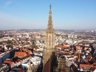 Ulm, Deutschland: Das Ulmer Münster ragt hoch in den Himmel