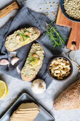 Green lentil spread with smoked tofu and roasted cashew nuts
