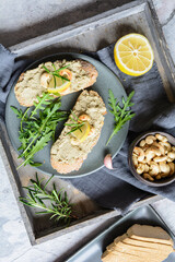 Green lentil spread with smoked tofu and roasted cashew nuts