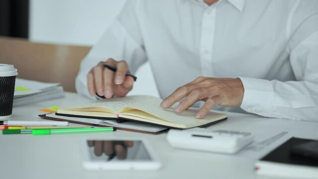 Startup business discussing in the office. business people working together.&nbsp;Startup Meeting Ideas communication concept
