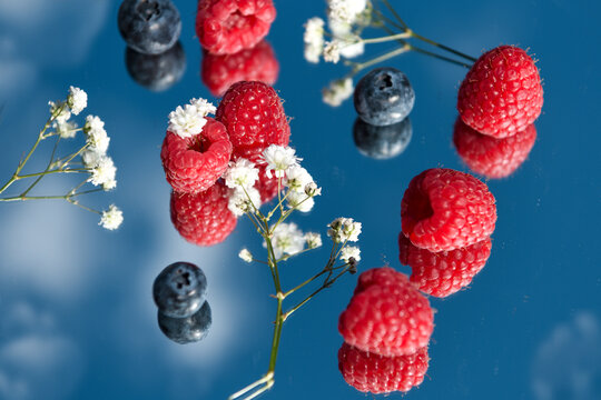 lamponi mirtilli fiori frutta poster foto artistica