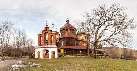 Fototapeta na wymiar Cerkiew w Bystrem pod wezwaniem Michała Archanioła, Polska, Bystre / Orthodox church in Bystre dedicated to Michael the Archangel, Poland, Bystre