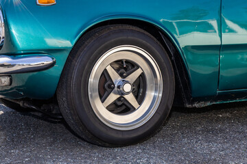 車のタイヤ　ホイール　old  Wheel of the car
