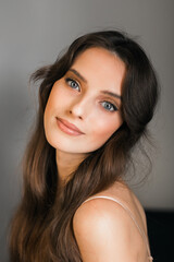 Portrait of a young brunette woman, model, enchanted look, looking at the camera.