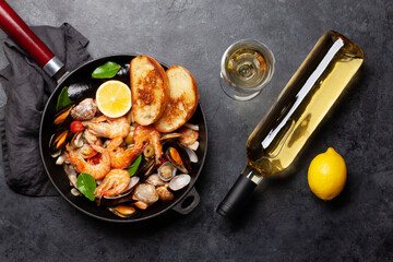 Mixed grilled seafood and white wine