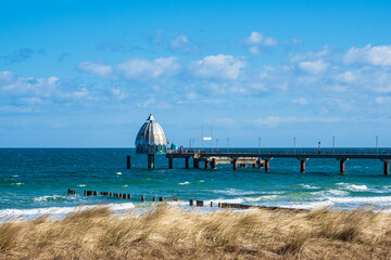 Seebrücke an der Ostseeküste ini Zingst auf dem Fischland-Darß