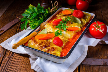 polish cabbage rolls with tomato sauce
