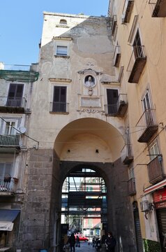 Napoli - Porta San Gennaro dall'interno