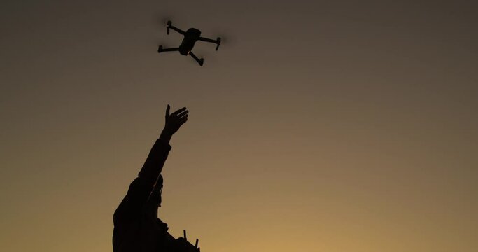Far atterrare il drone dalla mano 