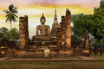 Fototapeta premium Wat Mahathat temple at Sukhothai historical park, the old town of Thailand in 800 years ago, Sukhothai