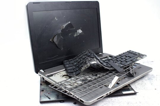 The laptop is smashed to pieces. The screen is cracked, the keyboard is broken. Electro waste.