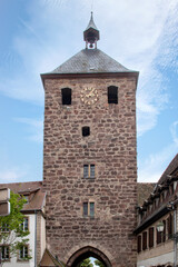 Fototapeta na wymiar Molsheim. La Porte des Forgerons dans les remparts de la ville. Bas-Rhin. Alsace. Grand Est 