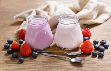 glass jars of yogurt with fresh berries