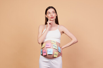 A doubtful pregnant woman chooses the baby's name.