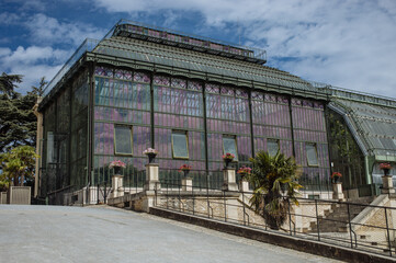 botanical garden building in paris 