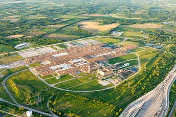 Keuken spatwand met foto aerial view of automobile plant near Wentzville, Missouri, USA © Kent