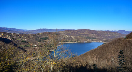 Fototapeta na wymiar Panoramica del Lago di Suviana segli Appennini fra Toscana ed Emilia Romagna