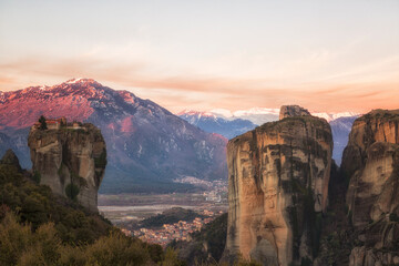 Fototapeta premium Greece, monastery on the rocks in Meteora on sunrise