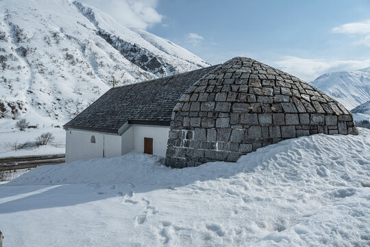 Lawinenschutz bei der Kapelle St. Josef bei Realp, Kanton Uri, Schweiz