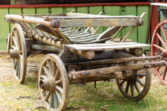chariot cheval roue calèche roux