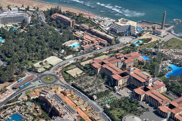 Fotografía aérea de la zona de Meloneras y faro de Maspalomas en la costa sur de la isla de Gran Canaria