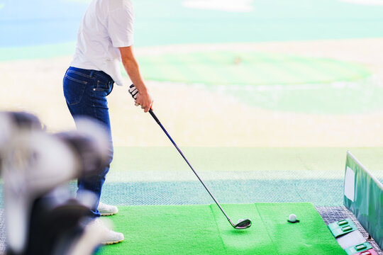 ゴルフ練習　コロナ禍に密にならず楽しめるスポーツ