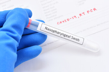 Obraz premium Nasopharyngeal swab from patient for COVID-19 testing by RT-PCR method