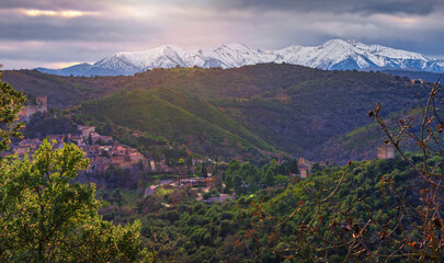 Village de Castelnou et Canigou, Occitanie,France.