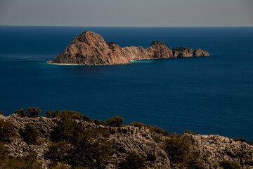 Fototapeta na wymiar Wonderful view of stone island in turquoise mediterranean sea